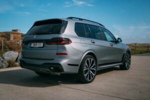 Exclusive SUV - Image 3