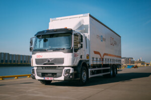 Vrachtwagen 26T met bache - Image 1